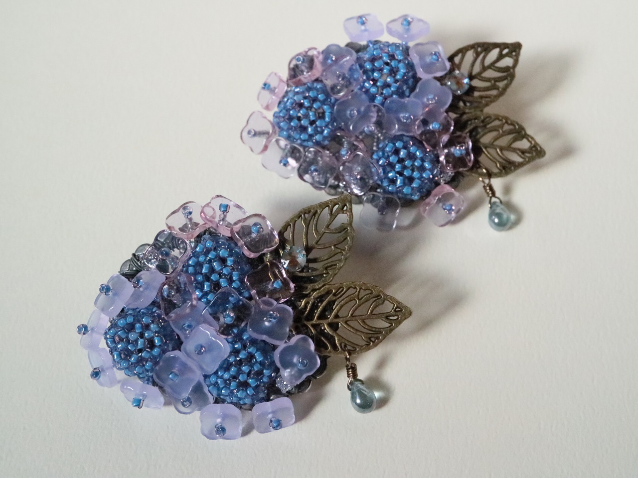 移ろう色の額紫陽花のブローチ